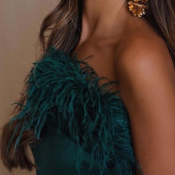 BLOGGER’S FAVE | NWT Zara - Green Feather Satin Effect Strapless Dress - Picture 4 of 16